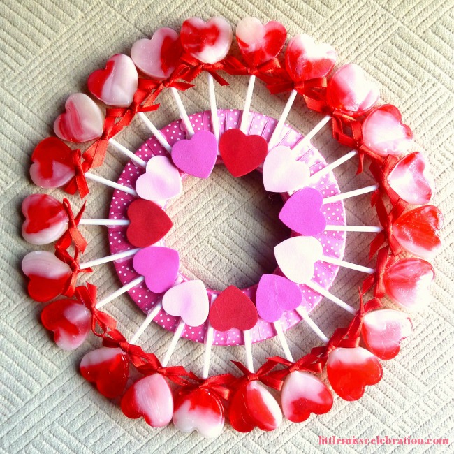 DIY Valentine’s Lollipop Wreath