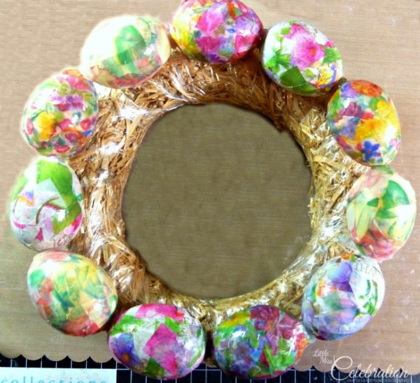 Finished circle of glued eggs Finished circle of glued eggs