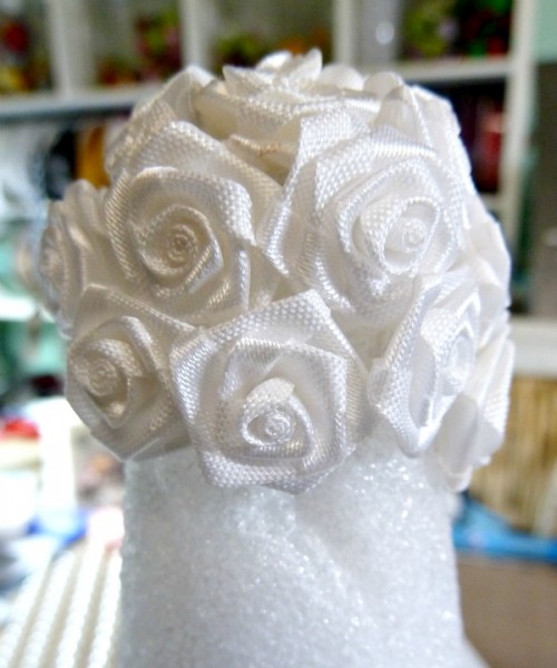 White ribbon rose layer White ribbon rose layer