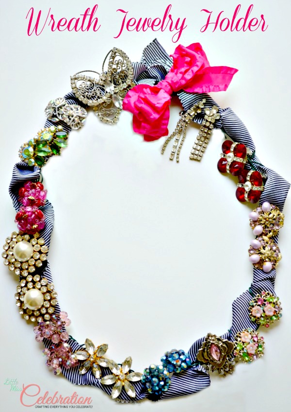 Last Minute Gift for Mom – Wreath Jewelry Holder!