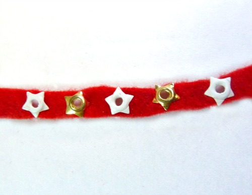 Felt collar with star brads