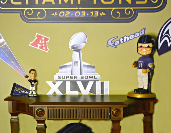 Vince Lombardi Trohpy Fathead® "sitting" on the table Vince Lombardi Trohpy Fathead® "sitting" on the table