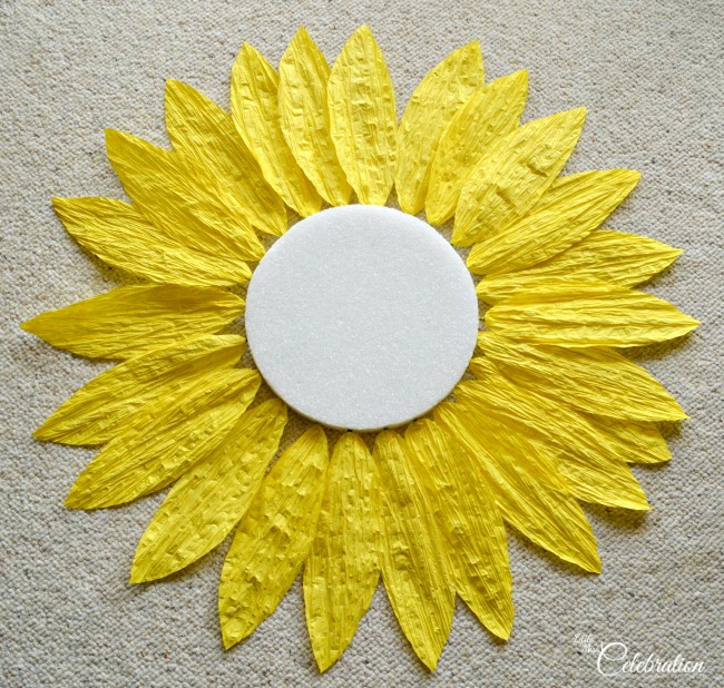 Big Paper Twist Door Flower Take Two! Sunflower! A fun change from a wreath at Little Miss Celebration @iCindyEikenberg