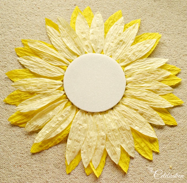 Big Paper Twist Door Flower Take Two! Sunflower! A fun change from a wreath at Little Miss Celebration @iCindyEikenberg