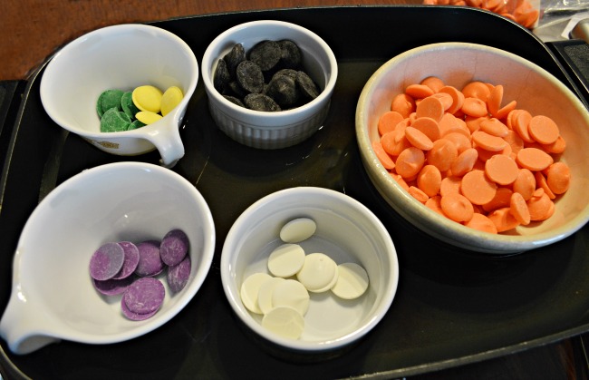 Pumpkin Candy Boxes - easy and fun! Fill with little candies and how great as a favor or place card for Thanksgiving? At littlemisscelebration.com