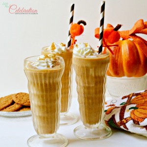 Gingersnap Pumpkin Milkshake - a delicious way to enjoy the frosty side of pumpkin! littlemisscelebration.com