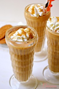 Gingersnap Pumpkin Milkshake - a delicious way to enjoy the frosty side of pumpkin! littlemisscelebration.com