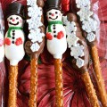 Let It Snow Candy Pretzels - mix these with all candy dipped pretzels for a fun winter treat for the family!