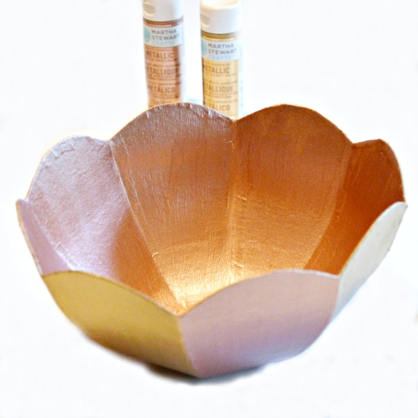 Make Dad a Drop It! Paper Mache Bowl to drop keys, cell phone, wallet & more at the end of the day! from lettlemisscelebration.com