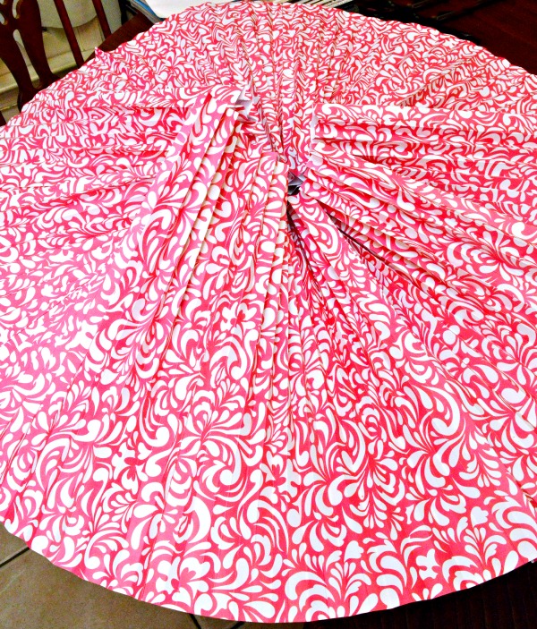 It's easy to make a big, happy Rosy Summer Door Rosette for a covered front door or wall - no pruning required! At littlemisscelebration.com It's easy to make a big, happy Rosy Summer Door Rosette for a covered front door or wall - no pruning required! At littlemisscelebration.com