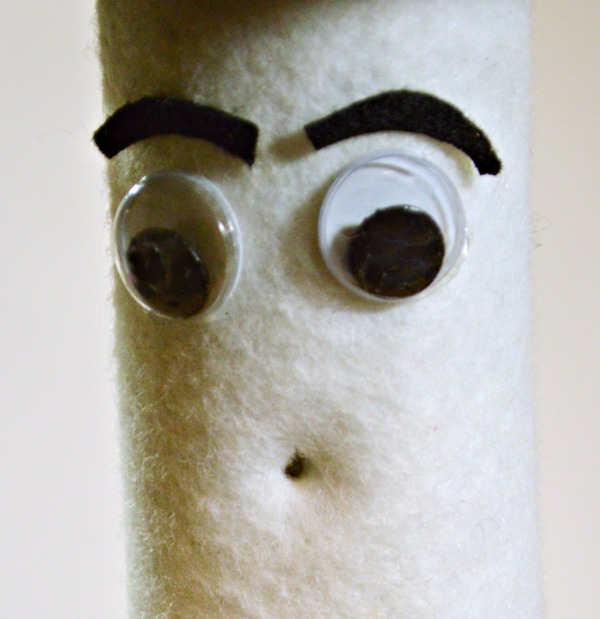 Wrapping Paper Roll Snowman Candles - a lot of charming, holiday impact for little $$. SO cute! 